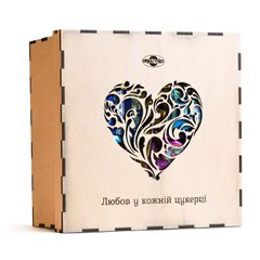 Набор конфет Любовь в каждой конфете Деревянная коробка – 1 кг